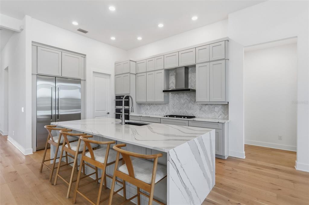 7982 Redonda Loop Bradenton, FL 34202 - Photo 4 of 46