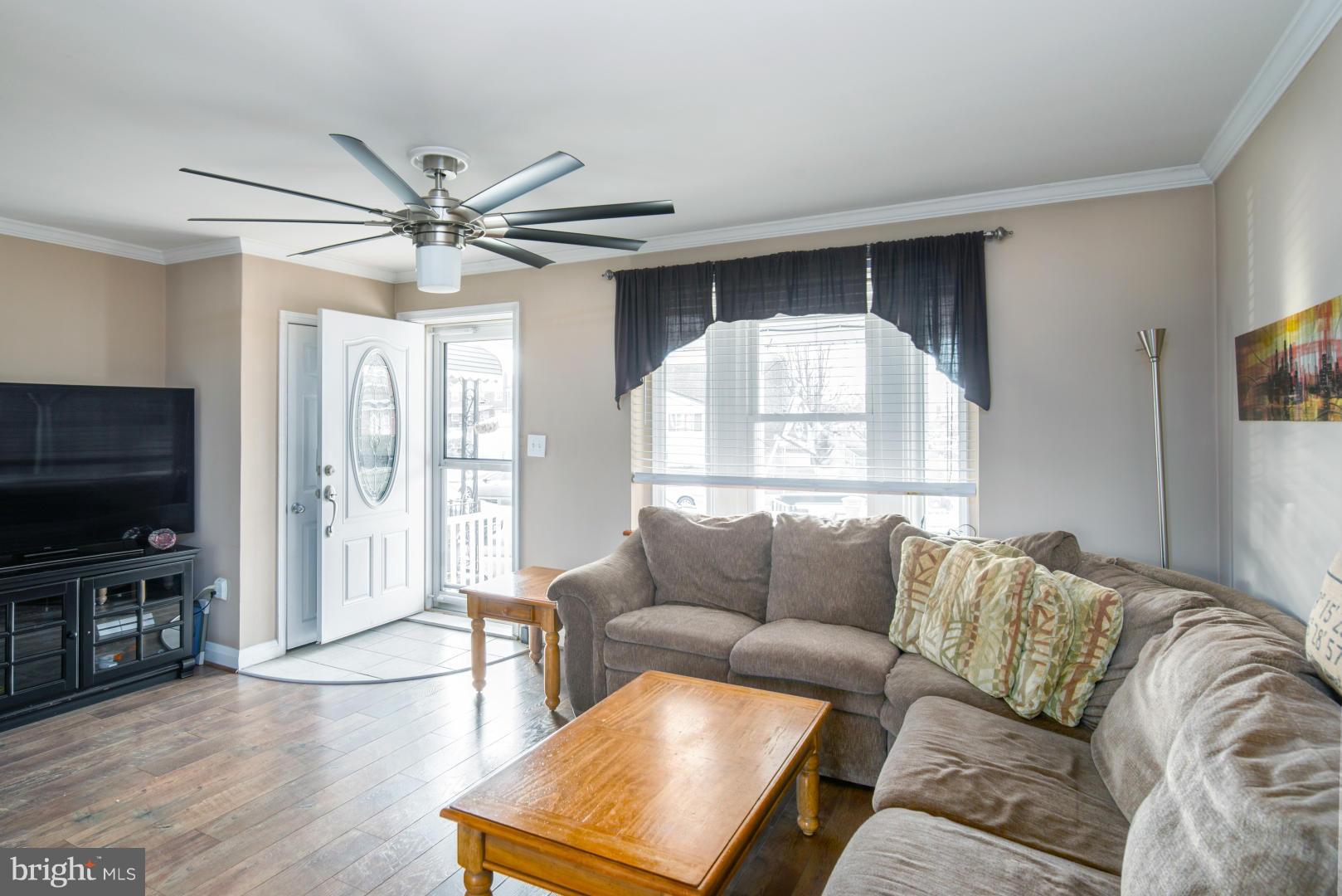 1905 Quentin Road Baltimore, MD 21222 - Photo 4 of 25 Living Room