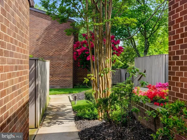 $300,000 | 25 Saddle Court, Unit H, Baltimore, MD 21208