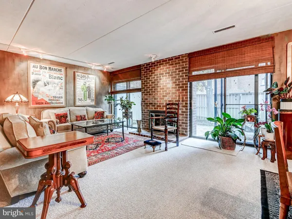 $300,000 | 25 Saddle Court, Unit H, Baltimore, MD 21208