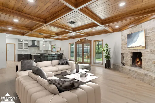 $1,950,000 | 230 West Morten Avenue, Phoenix, AZ 85021