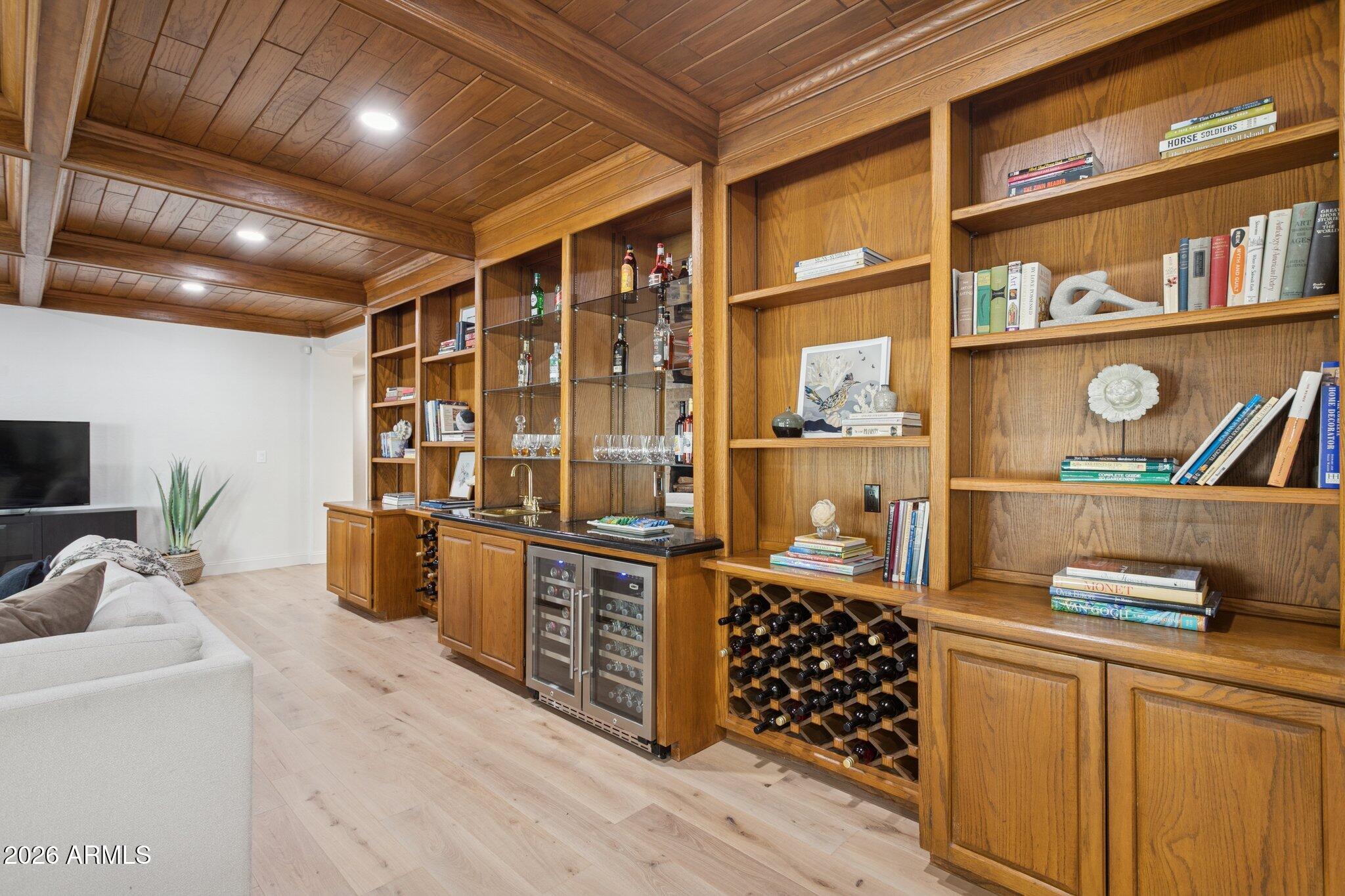 230 West Morten Avenue Phoenix, AZ 85021 - Photo 27 of 69 Beverage bookshelf