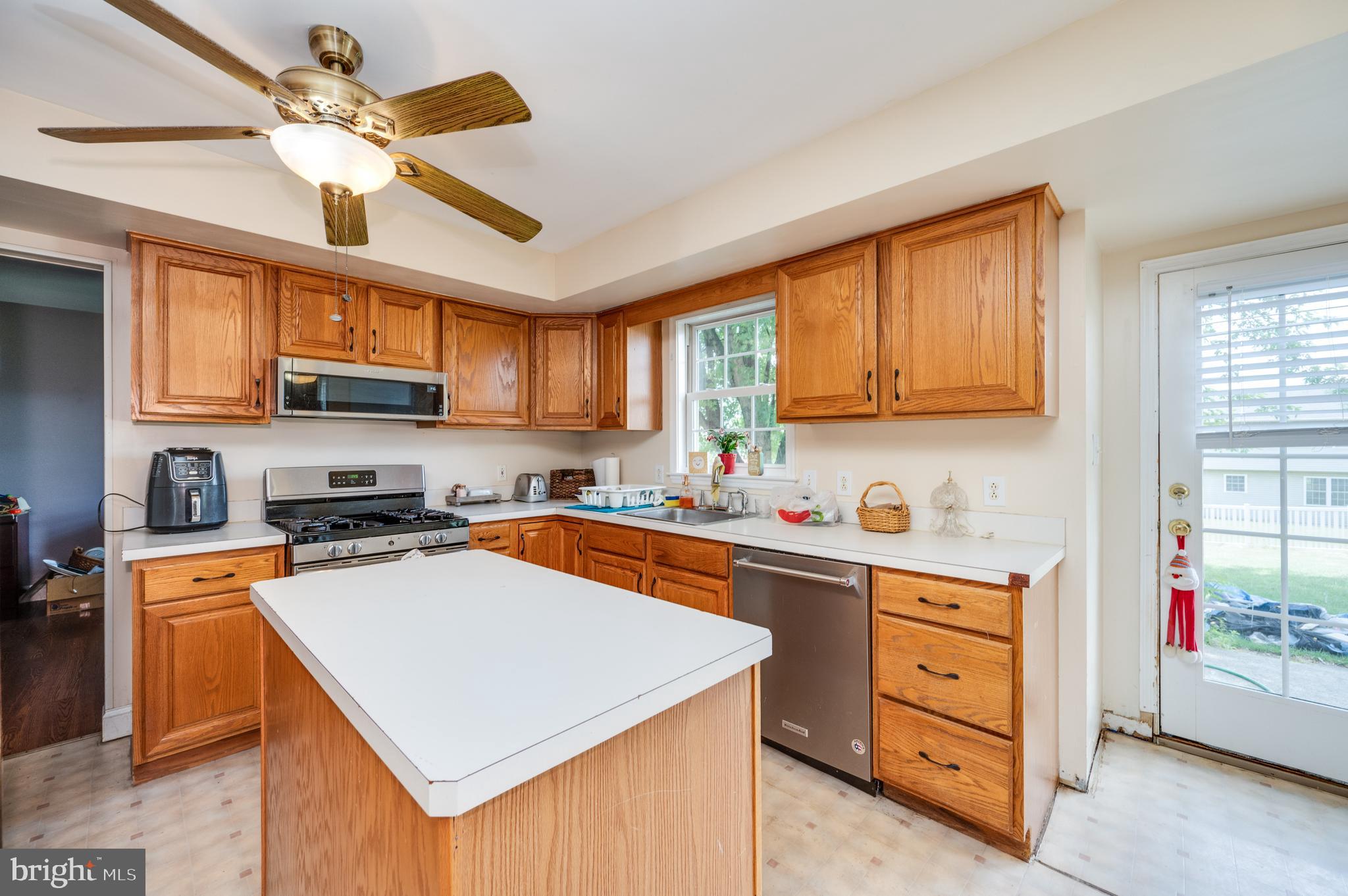 404 Martins Road Reading, PA 19608 - Photo 11 of 45 Kitchen