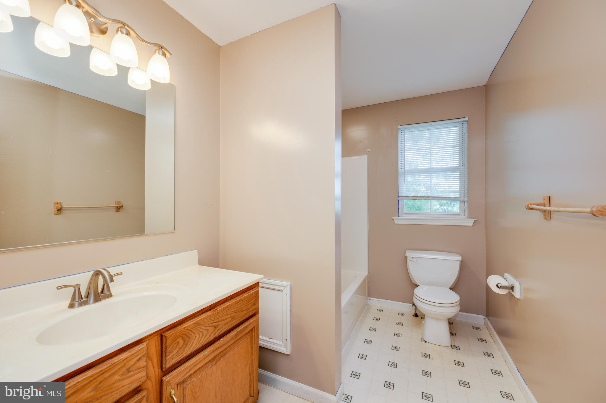 404 Martins Road Reading, PA 19608 - Photo 26 of 45 Shared Bathroom