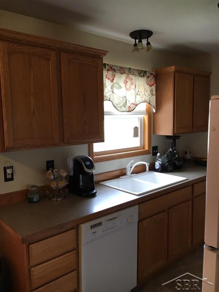 8121 Webster Road Freeland, MI 48623 - Photo 6 of 14 31298411-5.JPG