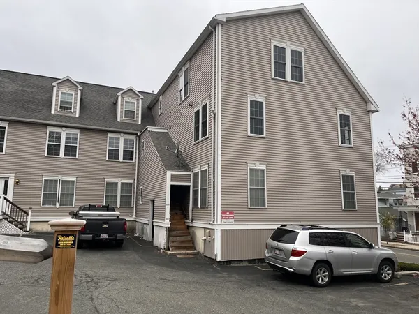 $3,300 | 242 Park Avenue, Unit 5, Revere, MA 02151