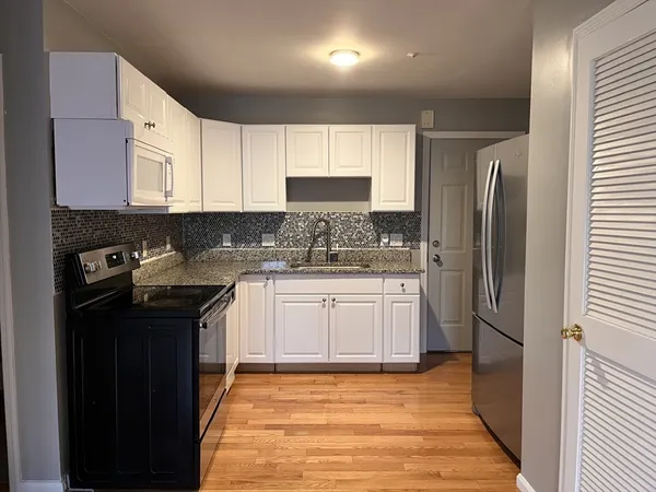 $3,300 | 242 Park Avenue, Unit 5, Revere, MA 02151