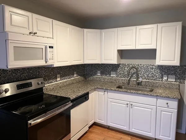 $3,300 | 242 Park Avenue, Unit 5, Revere, MA 02151