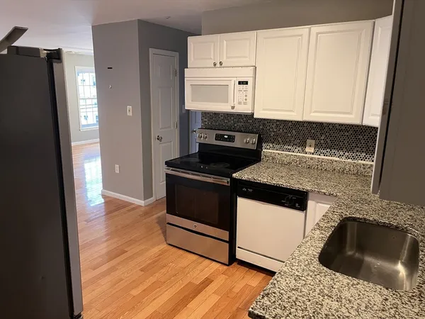 $3,300 | 242 Park Avenue, Unit 5, Revere, MA 02151