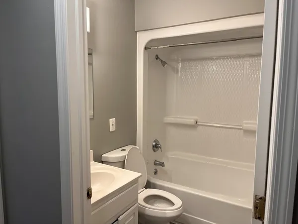 $3,300 | 242 Park Avenue, Unit 5, Revere, MA 02151