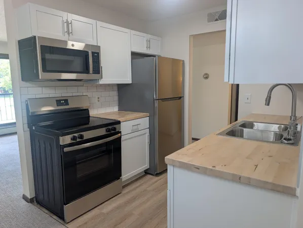 $139,900 | 260 Westview Drive, Unit 216, West St. Paul, MN 55118