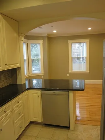 $5,800 | 6 Centre Street, Unit 2, Cambridge, MA 02139