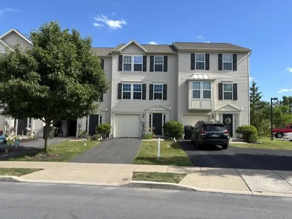 $349,900 | 1096 Sparrow Way, Breinigsville, PA 18031
