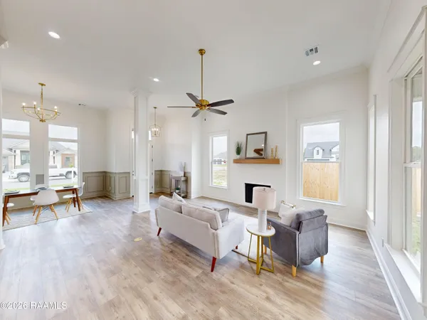 $379,900 | 103 Fountain Mdw Drive, Broussard, LA 70518