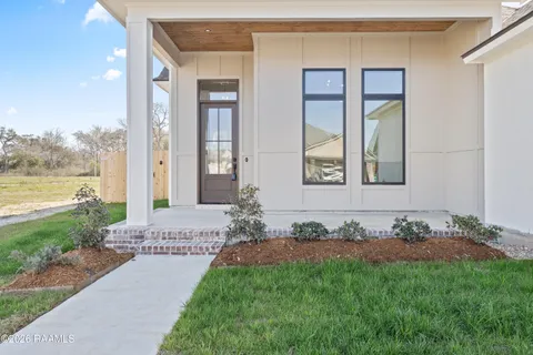 $393,036 | 103 Fountain Mdw Drive, Broussard, LA 70518
