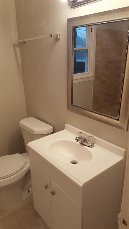 830 Becker Street Channelview, TX 77530 - Photo 14 of 19 Main bath