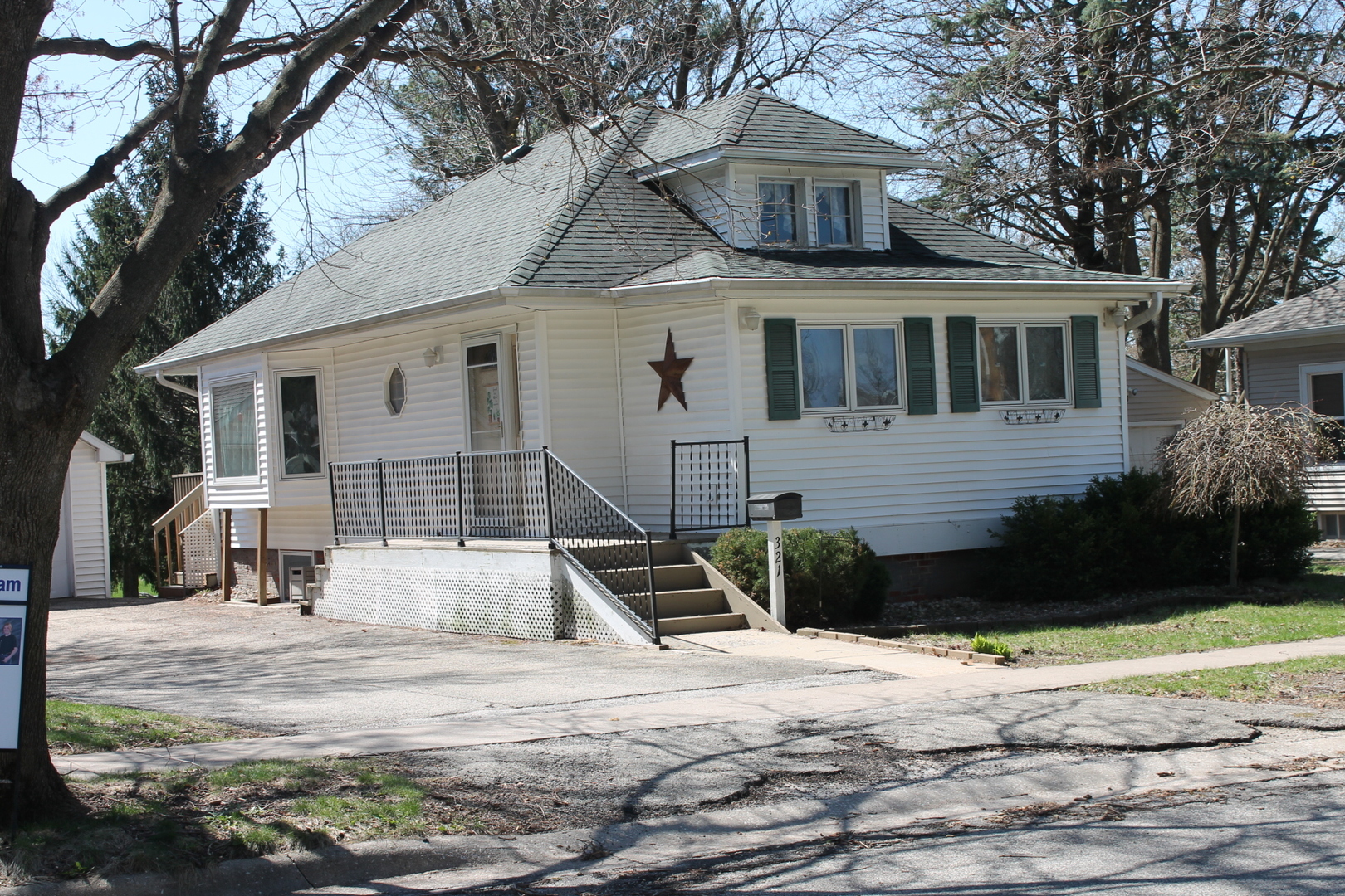 321 West South Street Cambridge, IL 61238 - Photo 3 of 28