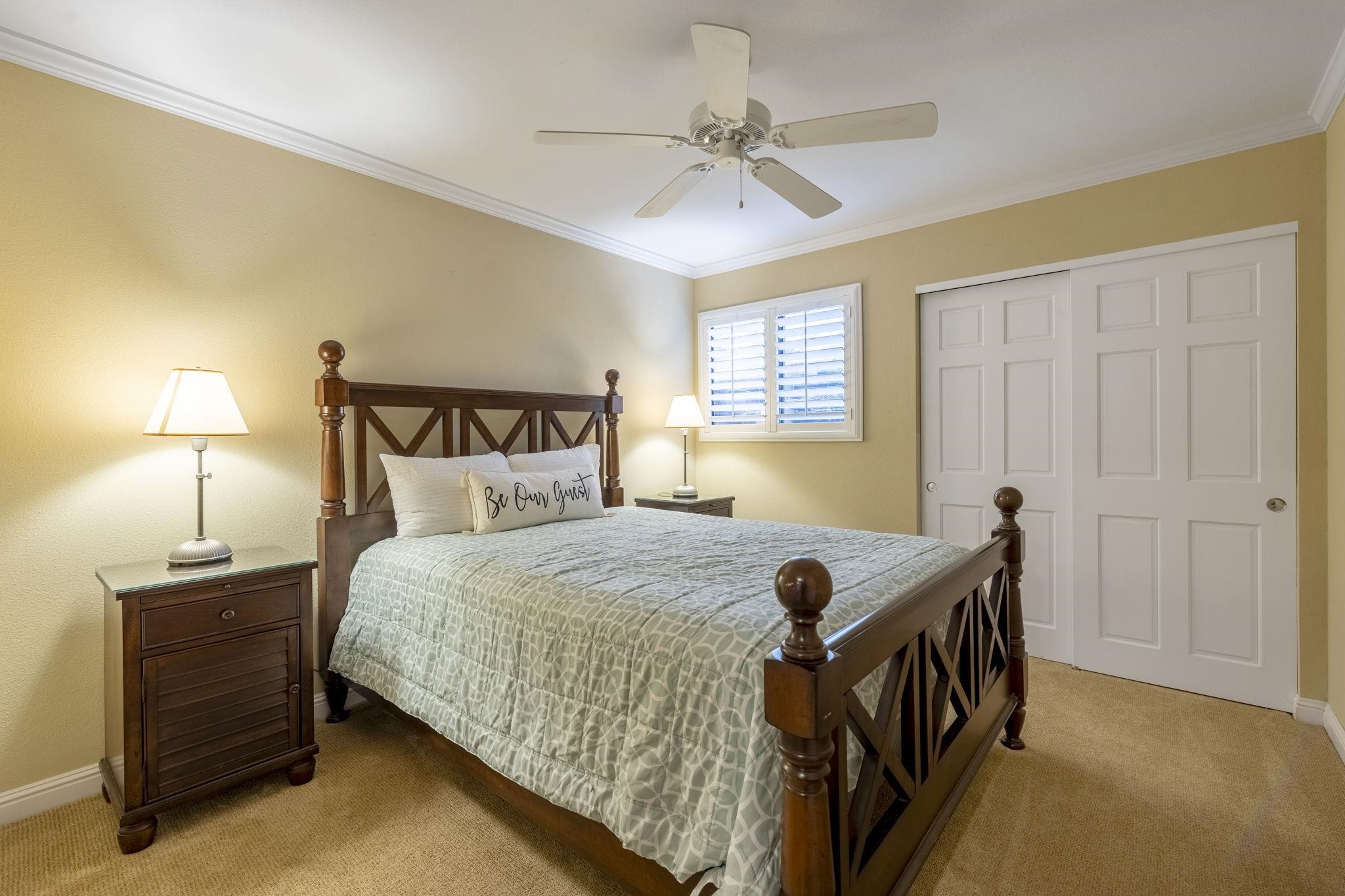 4087 North Paua Way Lahaina, HI 96761 - Photo 34 of 50 a bed room with a bed and a lamp