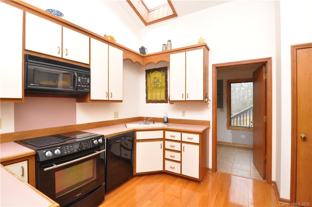 350 Cherokee Circle Tryon, NC 28782 - Photo 13 of 32 Gallery Image 13