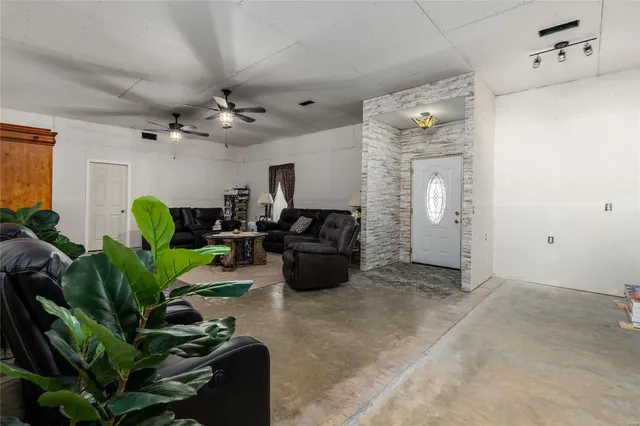 $450,000 | 19280 Highway 17, Waynesville, MO 65583