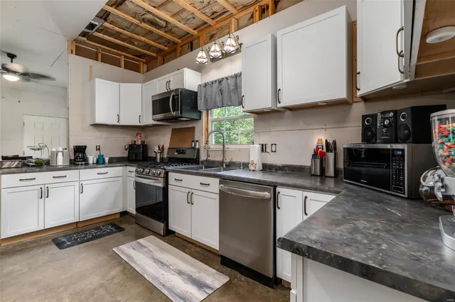 $450,000 | 19280 Highway 17, Waynesville, MO 65583