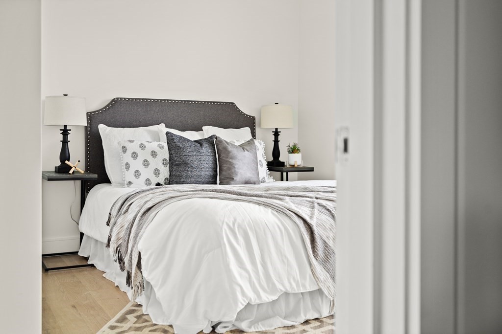 301 Border Street, Unit 311 Boston, MA 02128 - Photo 21 of 33 a bedroom with a bed and lamp