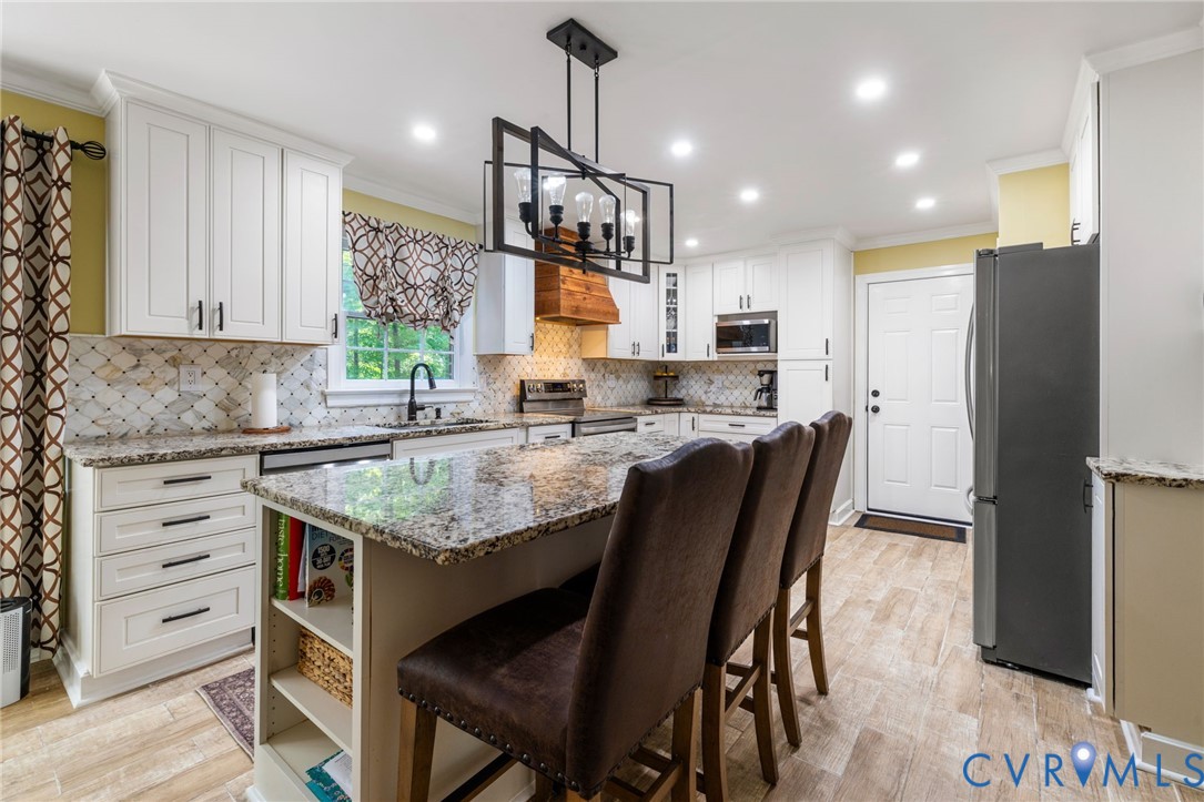 13411 Queensgate Road Midlothian, VA 23114 - Photo 13 of 37 Walk in pantry and plenty of work surfaces