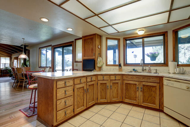 63825 Pioneer Loop Bend, OR 97701 - Photo 6 of 38 63825 Pioneer Lp-5