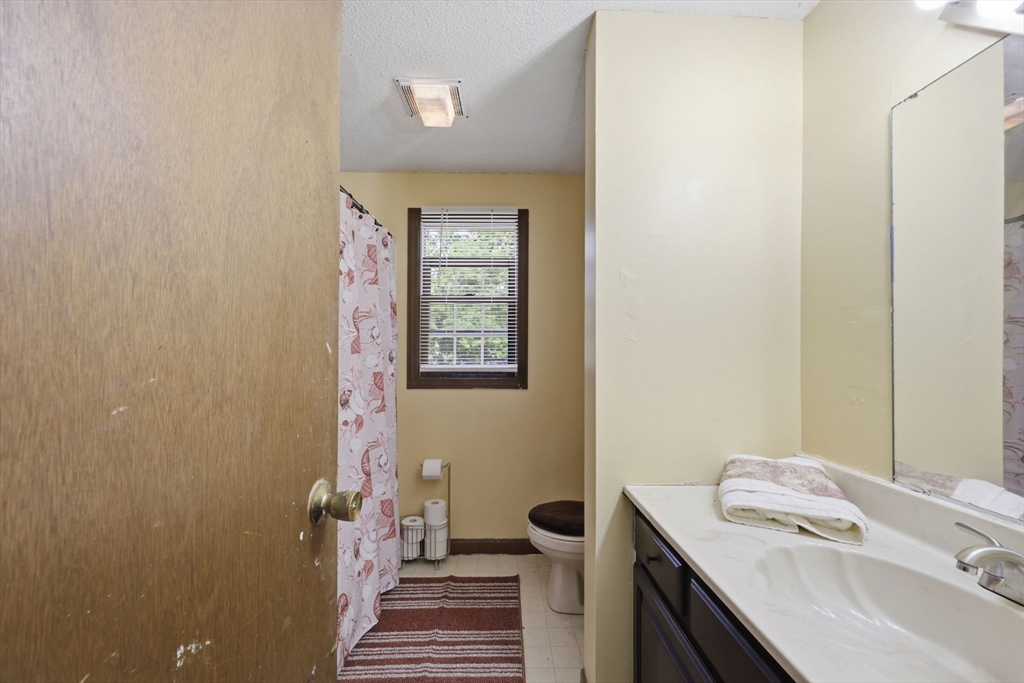 164 Arnold Avenue Springfield, MA 01119 - Photo 28 of 42