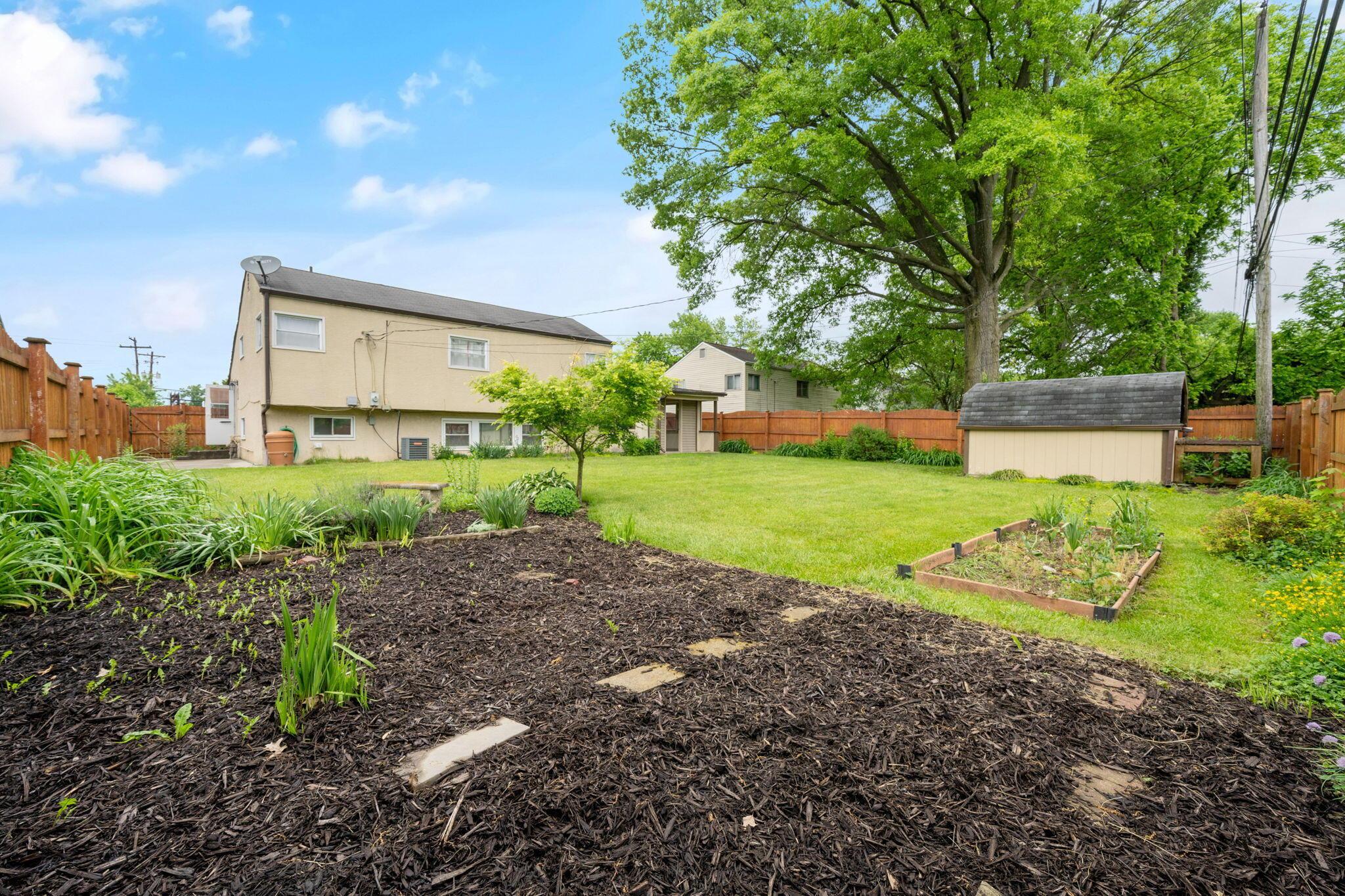 4901 Justin Road Columbus, OH 43227 - Photo 27 of 30 Planting Beds