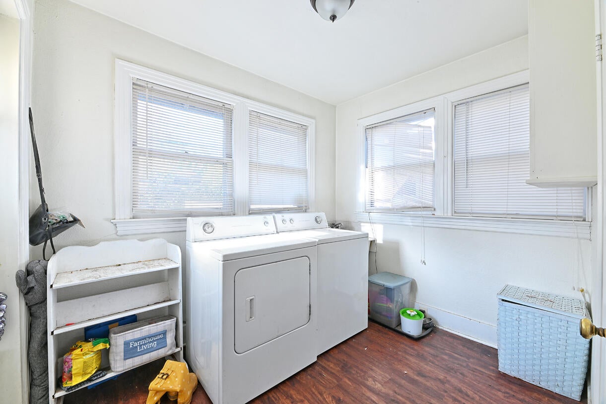911 Reddy Avenue Medford, OR 97504 - Photo 15 of 29 Laundry