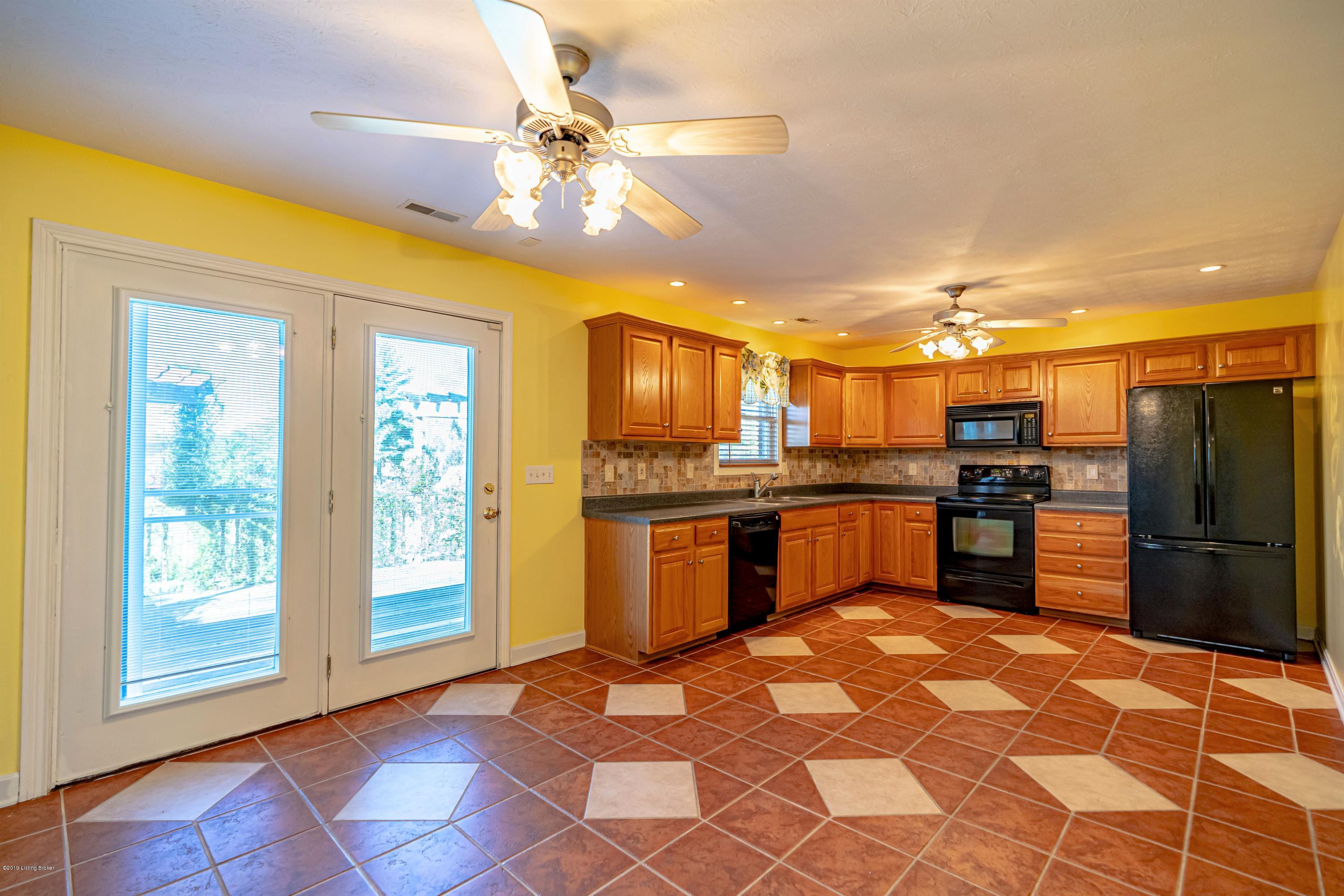 21 Silverview Road Smithfield, KY 40068 - Photo 10 of 21 Kitchen Dining