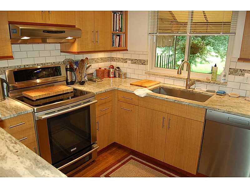106 Schenley Road Pittsburgh, PA 15217 - Photo 13 of 25 Kitchen.