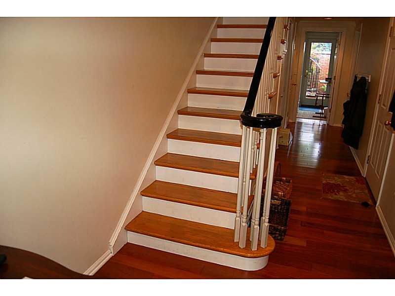 106 Schenley Road Pittsburgh, PA 15217 - Photo 4 of 25 Entry/Foyer.