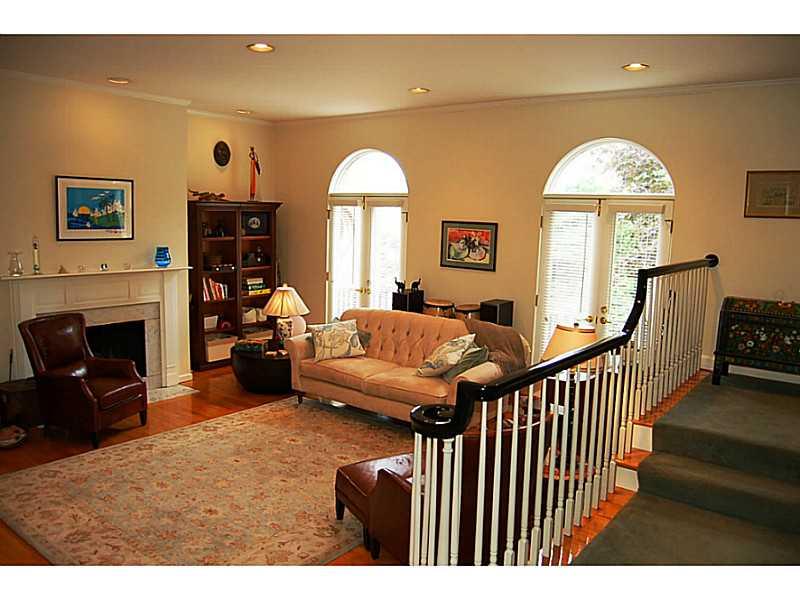 106 Schenley Road Pittsburgh, PA 15217 - Photo 6 of 25 Living Room.