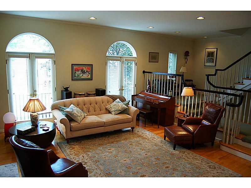 106 Schenley Road Pittsburgh, PA 15217 - Photo 7 of 25 Living Room.