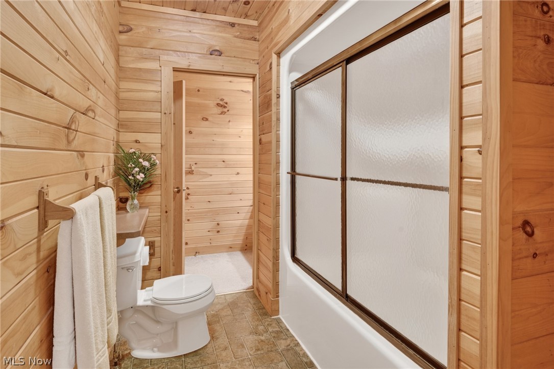 16727 Pitts Road Wellington, OH 44090 - Photo 27 of 50 "Jack and Jill" bathroom