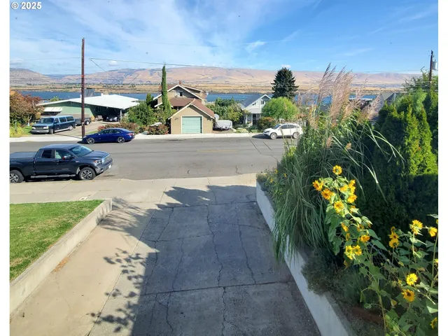 $496,900 | 1520 East 9th Street, The Dalles, OR 97058