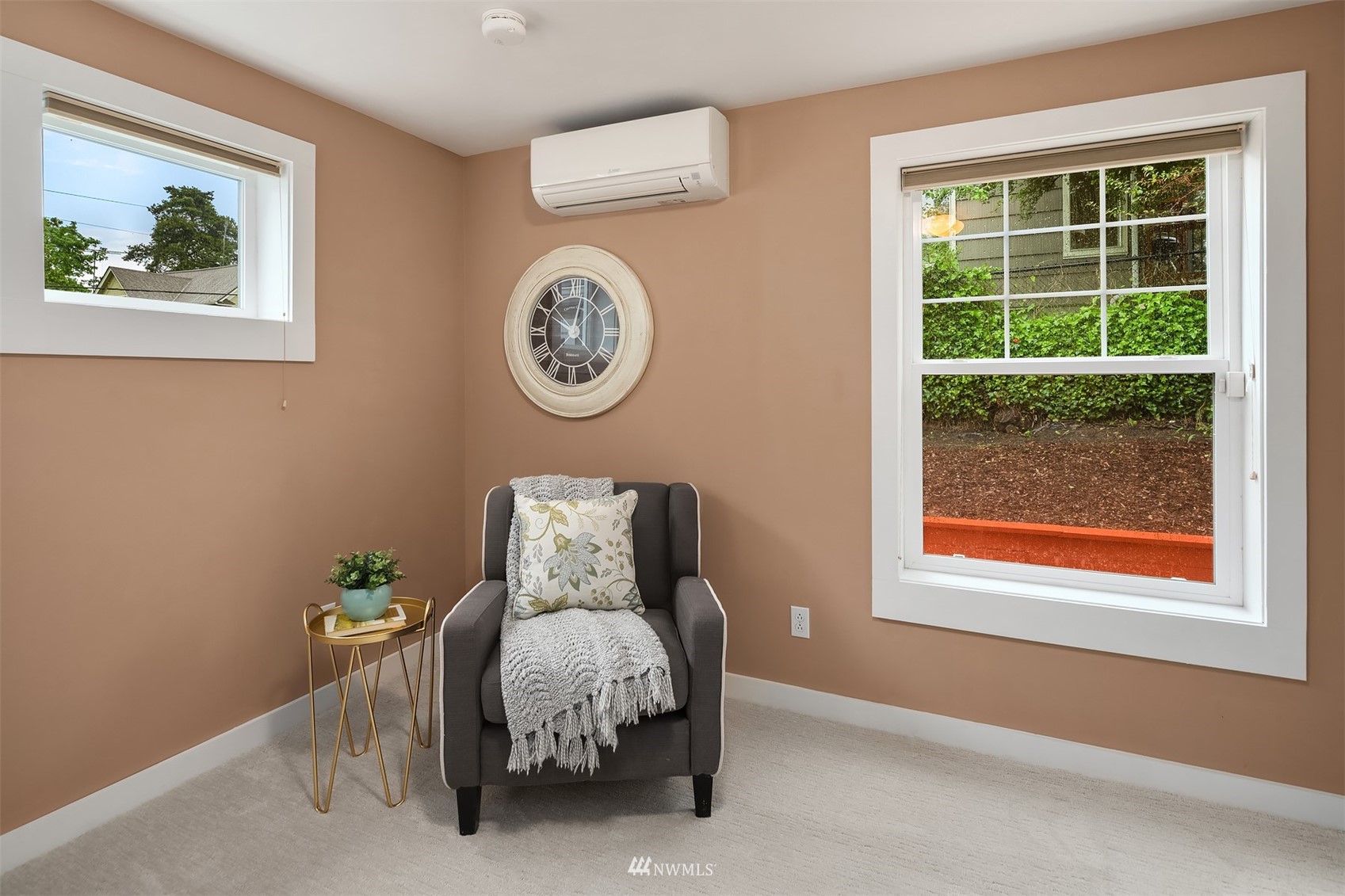 6065 5th Avenue Northeast Seattle, WA 98115 - Photo 28 of 40 a living room with furniture and a window