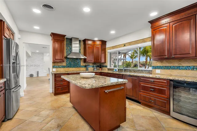 $25,000 | 2500 Northeast 199th Street, Miami, FL 33180