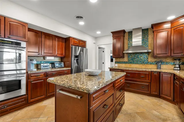 $25,000 | 2500 Northeast 199th Street, Miami, FL 33180