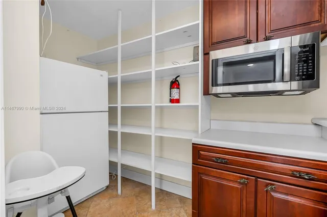 $25,000 | 2500 Northeast 199th Street, Miami, FL 33180