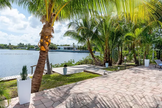 $25,000 | 2500 Northeast 199th Street, Miami, FL 33180