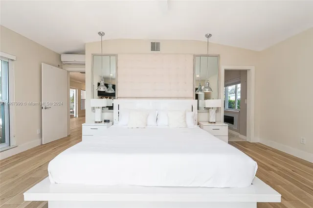 $25,000 | 2500 Northeast 199th Street, Miami, FL 33180