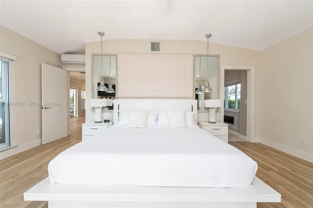 $25,000 | 2500 Northeast 199th Street, Miami, FL 33180