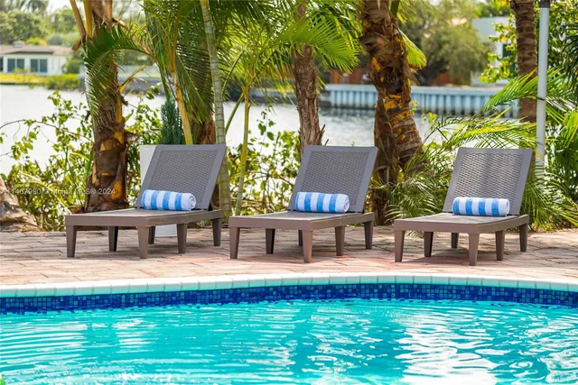 $25,000 | 2500 Northeast 199th Street, Miami, FL 33180