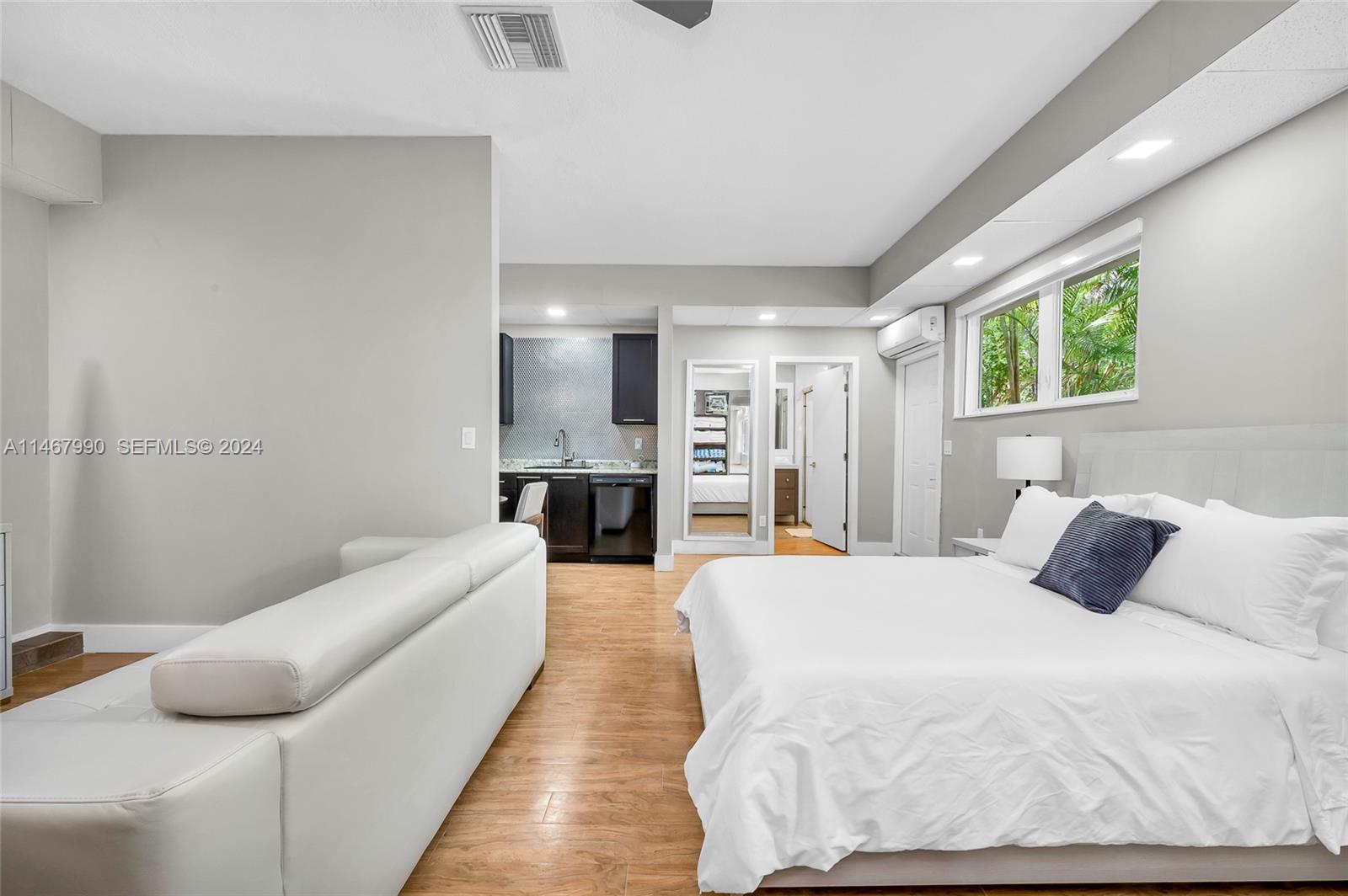 2500 Northeast 199th Street Miami, FL 33180 - Photo 32 of 72