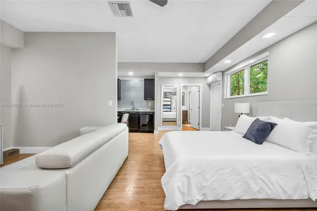 $25,000 | 2500 Northeast 199th Street, Miami, FL 33180