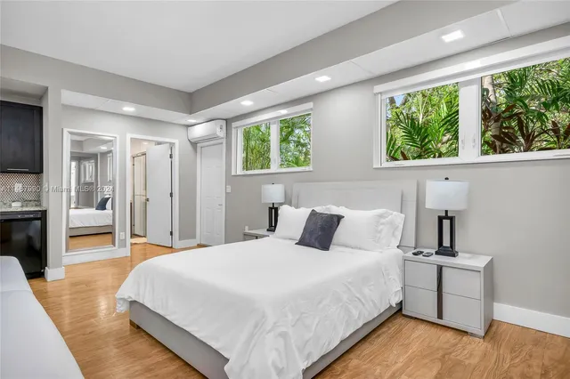 $25,000 | 2500 Northeast 199th Street, Miami, FL 33180