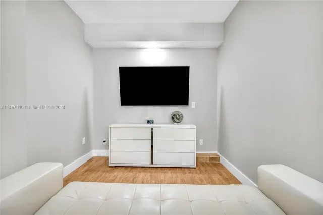 $25,000 | 2500 Northeast 199th Street, Miami, FL 33180